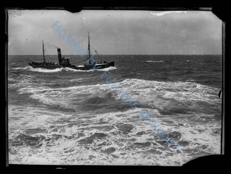 Steam Trawler FD 116 Swan leaving Fleetwood — Nowstalgia Gallery