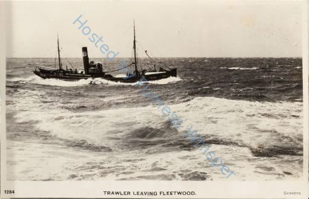Steam Trawler FD 116 Swan leaving Fleetwood — Nowstalgia Gallery