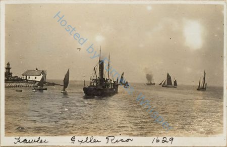 Trawler Gyllor Risor? at Fleetwood. — Nowstalgia Gallery