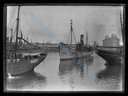 Fleetwood Steam Trawler FD174 Manor — Nowstalgia Gallery