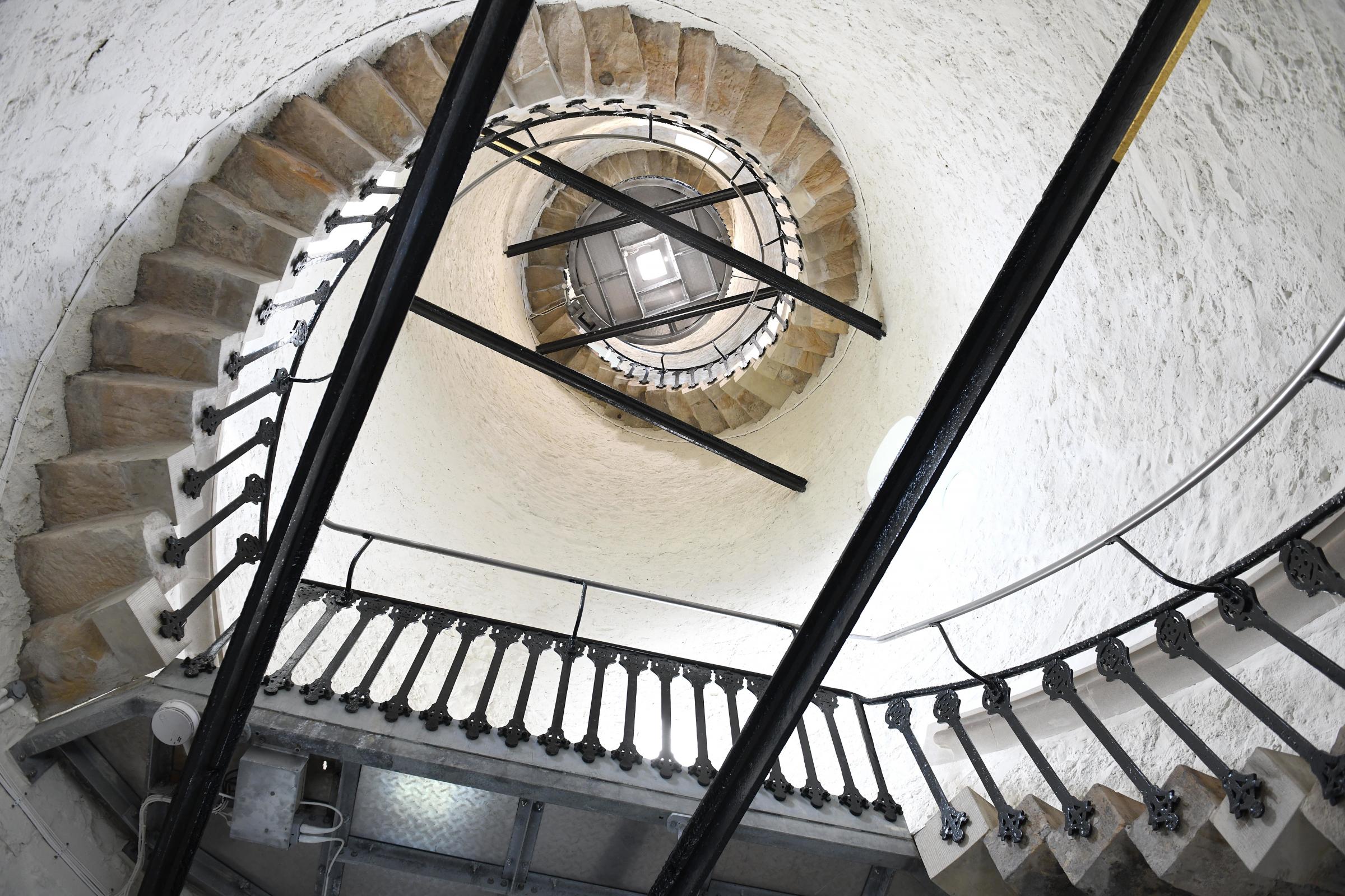 The Lighthouse Without a Light: The Sir John Barrow Monument of Ulverston — Furness history